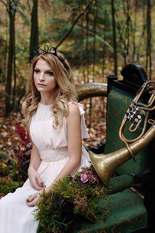 Фотопроект Blogger Bride, стиль бохо, в лесу, труба, невеста