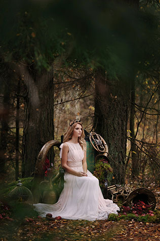 Фотопроект Blogger Bride, стиль бохо, в лесу, труба, невеста