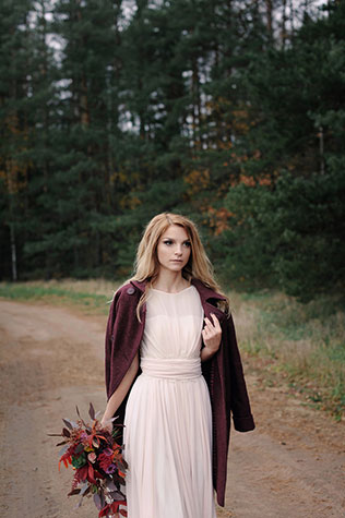 Фотопроект Blogger Bride, стиль бохо, в лесу, невеста, пиджак, букет из листьев