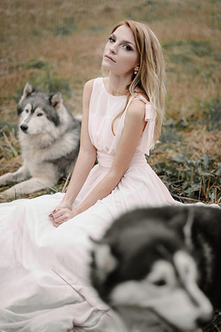 Фотопроект Blogger Bride, стиль бохо, невеста с лайкой