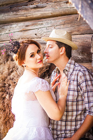 Фотопроект Blogger Bride. Часть 2, жених целует невесту