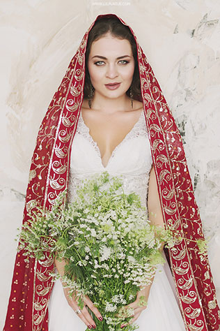 Фотопроект Blogger Bride. Часть 2, невеста в шарфе с букетом