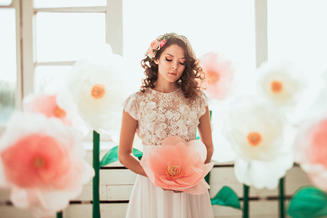 Фотопроект Blogger Bride-3, невеста в образе дюймовочки, большие цветы