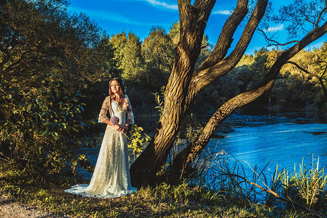 Фотопроект Blogger Bride - 3, невеста в образе лесной феи, у пруда