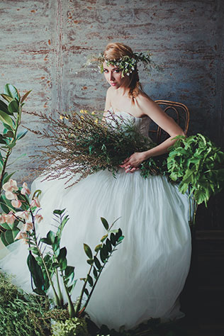 Фотопроект Blogger Bride-3, невеста в образе нимфы, с цветами