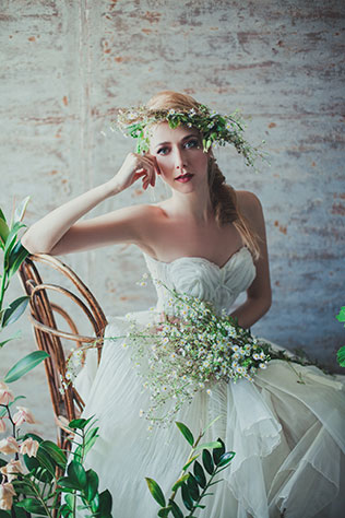 Фотопроект Blogger Bride-3, невеста в образе нимфы, с цветами