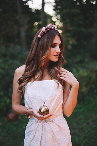Фотопроект Blogger Bride-3, невеста в старинной усадьбе, позолоченое яблоко