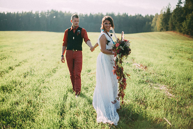 Фотопроект Blogger Bride-3, индейские мотивы, жених и невеста на лугу