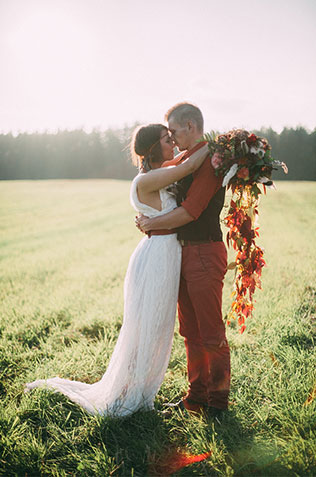 Фотопроект Blogger Bride-3, индейские мотивы, жених и невеста на лугу