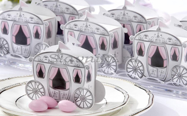 Бонбоньерки в виде кареты