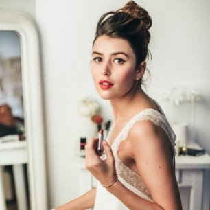Как выбрать профессионального визажиста на свадьбу?