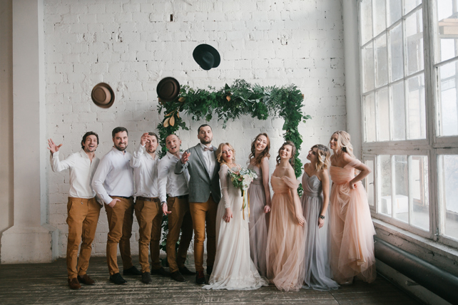 Советует BridesTeam: варианты вырезов для платьев подружек невесты 