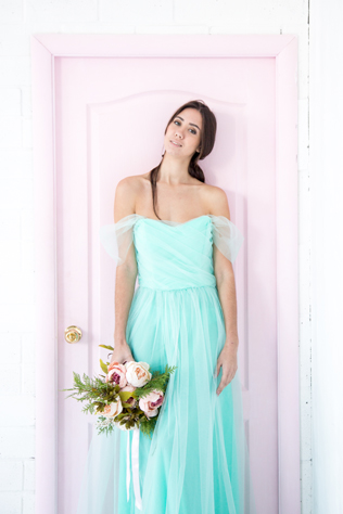 Советует BridesTeam: варианты вырезов для платьев подружек невесты 