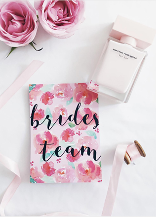 Советует BridesTeam: варианты вырезов для платьев подружек невесты 