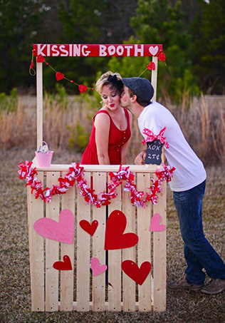 будка для поцелуев на свадьбе
