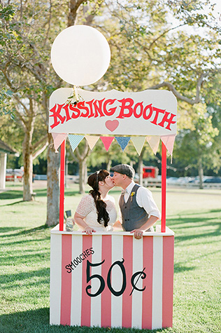 будка для поцелуев на свадьбе