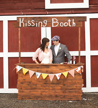 будка для поцелуев на свадьбе