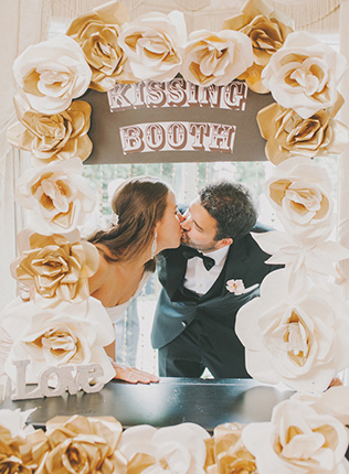 будка для поцелуев на свадьбе