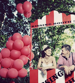 будка для поцелуев на свадьбе