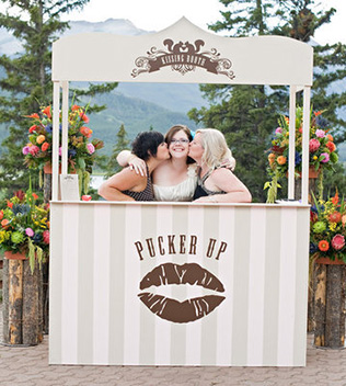 будка для поцелуев на свадьбе