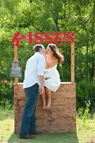 будка для поцелуев на свадьбе