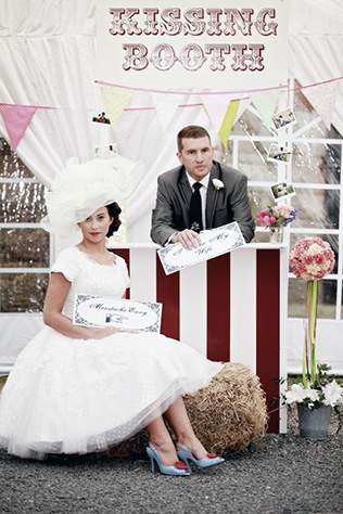 будка для поцелуев на свадьбе