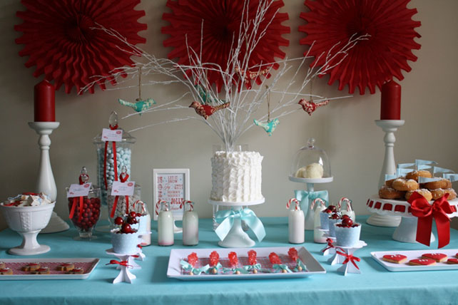 бумажные веера на свадьбе, декор сладкого стола