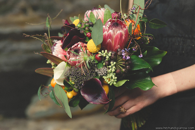 40 букетов невесты в темных тонах 