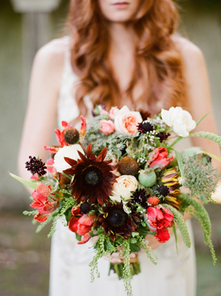 40 букетов невесты в темных тонах 