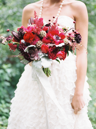 40 букетов невесты в темных тонах 