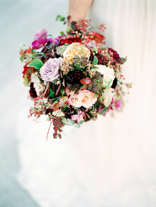 40 букетов невесты в темных тонах 