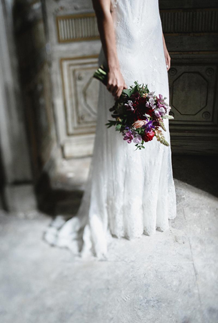 40 букетов невесты в темных тонах 