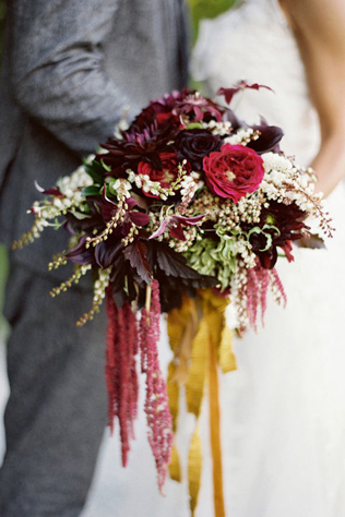 40 букетов невесты в темных тонах 