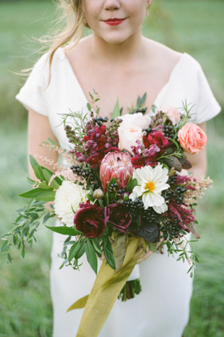 40 букетов невесты в темных тонах 