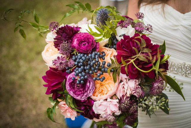 40 букетов невесты в темных тонах 