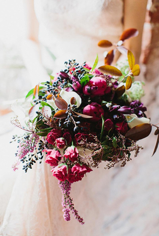 40 букетов невесты в темных тонах 