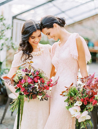 40 букетов невесты в темных тонах 