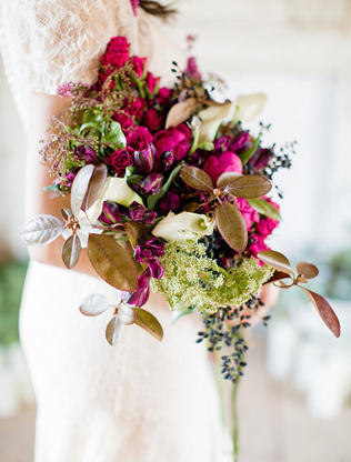 40 букетов невесты в темных тонах 