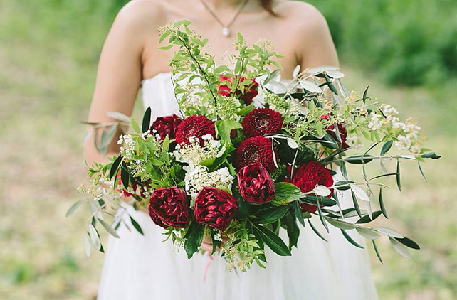 40 букетов невесты в темных тонах 