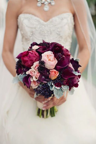 40 букетов невесты в темных тонах 