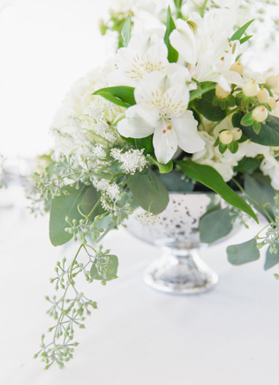 Букет невесты: что символизируют любимые цветы? Лилии