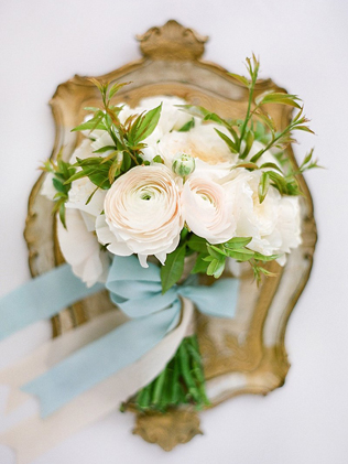 Букет невесты: что символизируют любимые цветы? Лютик