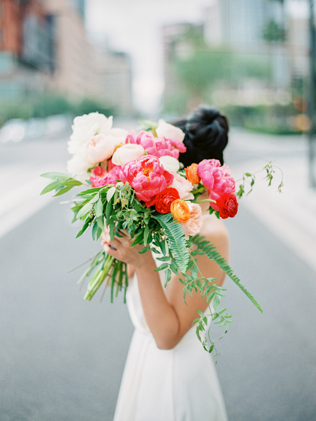 Букет невесты: что символизируют любимые цветы? Пионы