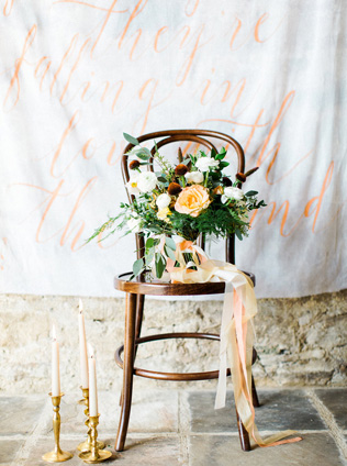 Детали: 46 свадебных букетов с длинными лентами 