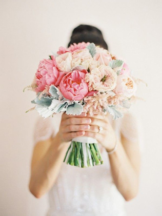 Сама нежность: свадебные букеты с пионовидными розами 