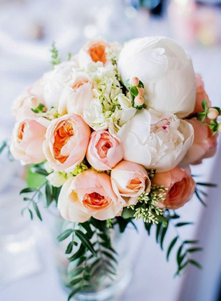 Сама нежность: свадебные букеты с пионовидными розами 