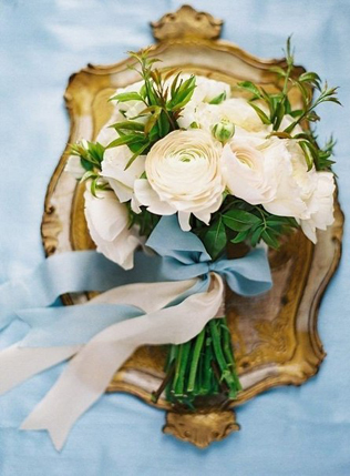 Сама нежность: свадебные букеты с пионовидными розами 