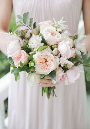 Сама нежность: свадебные букеты с пионовидными розами 