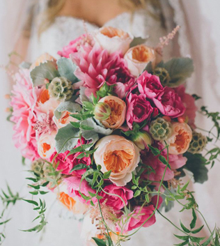 Сама нежность: свадебные букеты с пионовидными розами 