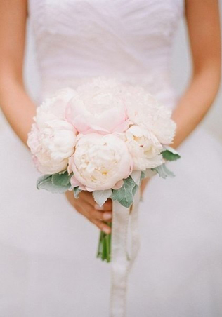 Сама нежность: свадебные букеты с пионовидными розами 